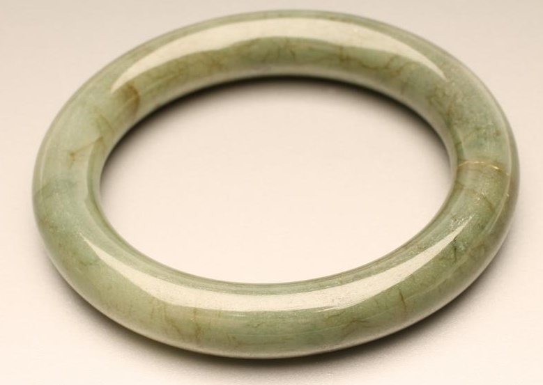 A JADEITE BANGLE Image