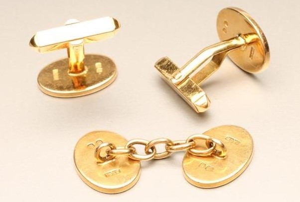 A PAIR OF LATE VICTORIAN 18CT GOLD CUFFLINKS Image