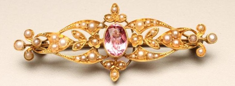 A LATE VICTORIAN 15CT GOLD BROOCH Image