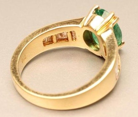 AN EMERALD AND DIAMOND DRESS RING Image