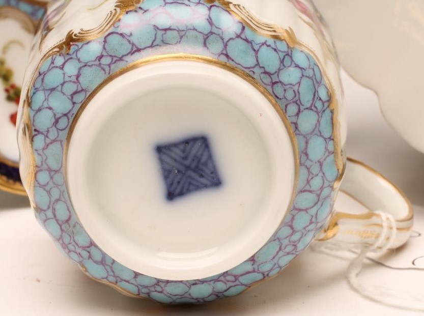 A SAMSON OF PARIS PORCELAIN PLATE Image