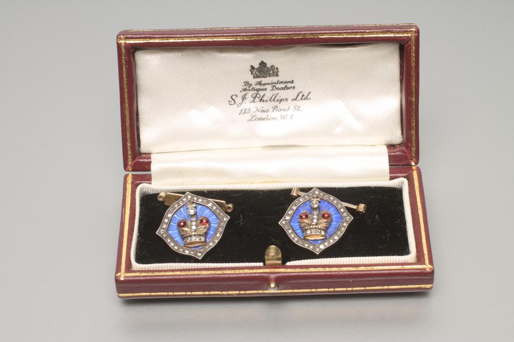 A PAIR OF CUFFLINKS Image