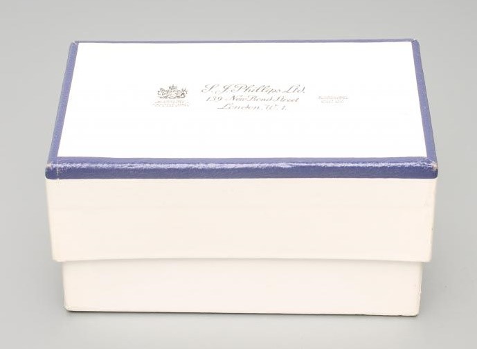 A PAIR OF CUFFLINKS Image