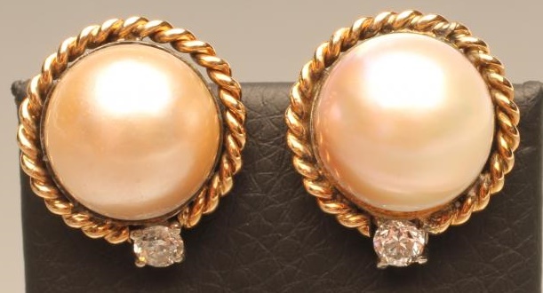 A PAIR OF MABE PEARL FRENCH CLIP EAR STUDS Image