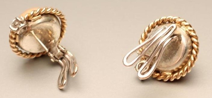 A PAIR OF MABE PEARL FRENCH CLIP EAR STUDS Image