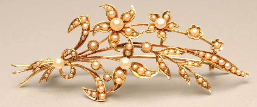 AN EDWARDIAN SEED PEARL SPRAY BROOCH Image