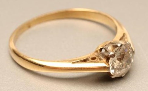 A SOLITAIRE DIAMOND RING Image