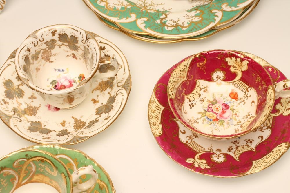 A COLLECTION OF ENGLISH PORCELAIN TABLEWARE Image