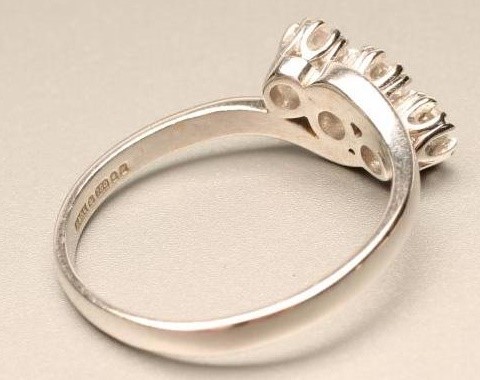 A THREE STONE DIAMOND RING Image