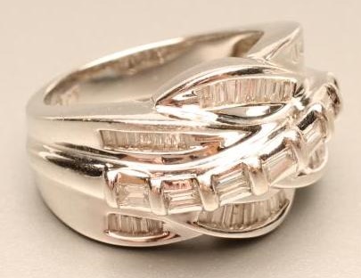 A DIAMOND COCKTAIL RING Image