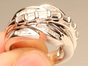 A DIAMOND COCKTAIL RING Image