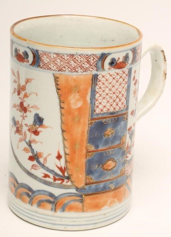 A CHINESE IMARI PORCELAIN MUG of plain cylindrical form Image