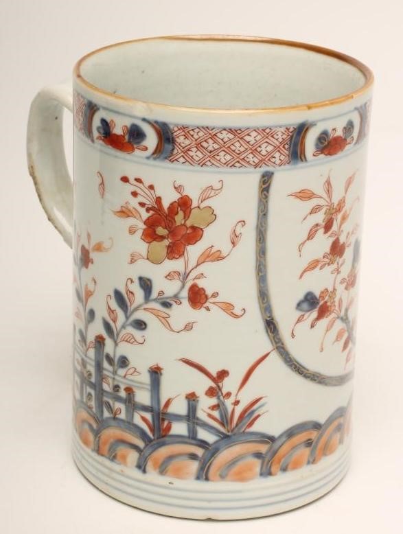 A CHINESE IMARI PORCELAIN MUG of plain cylindrical form Image