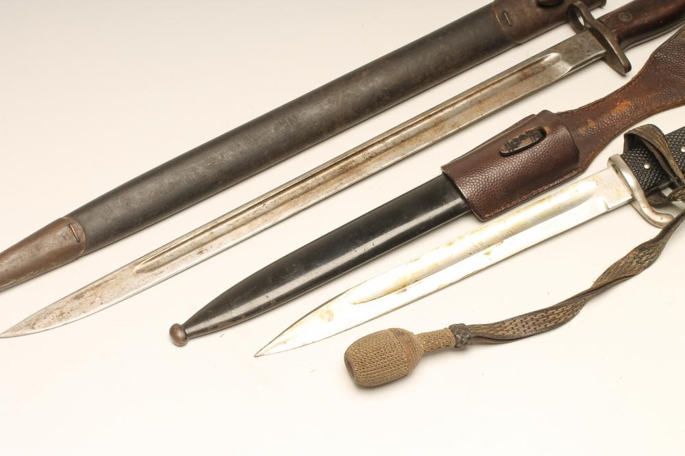 A GERMAN DRESS BAYONET Image
