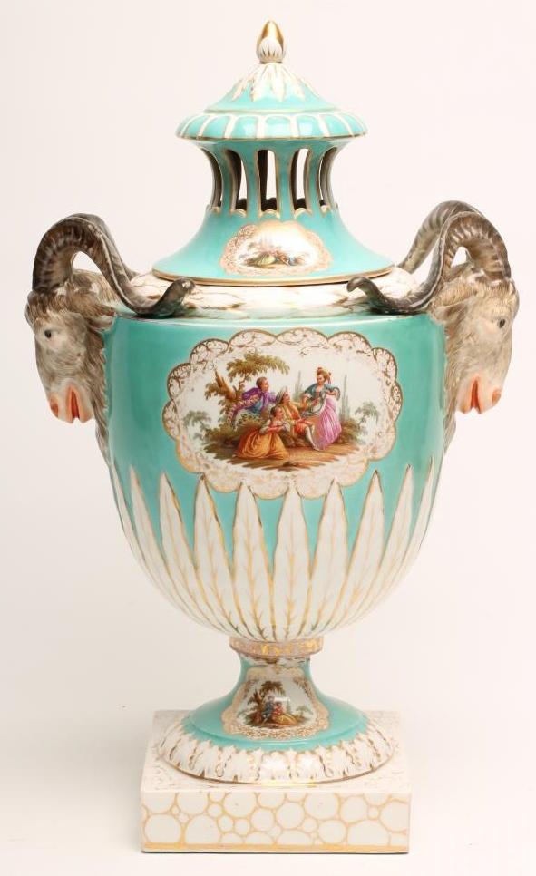 A DRESDEN PORCELAIN POT POURRI URN AND FIXED COVER Image