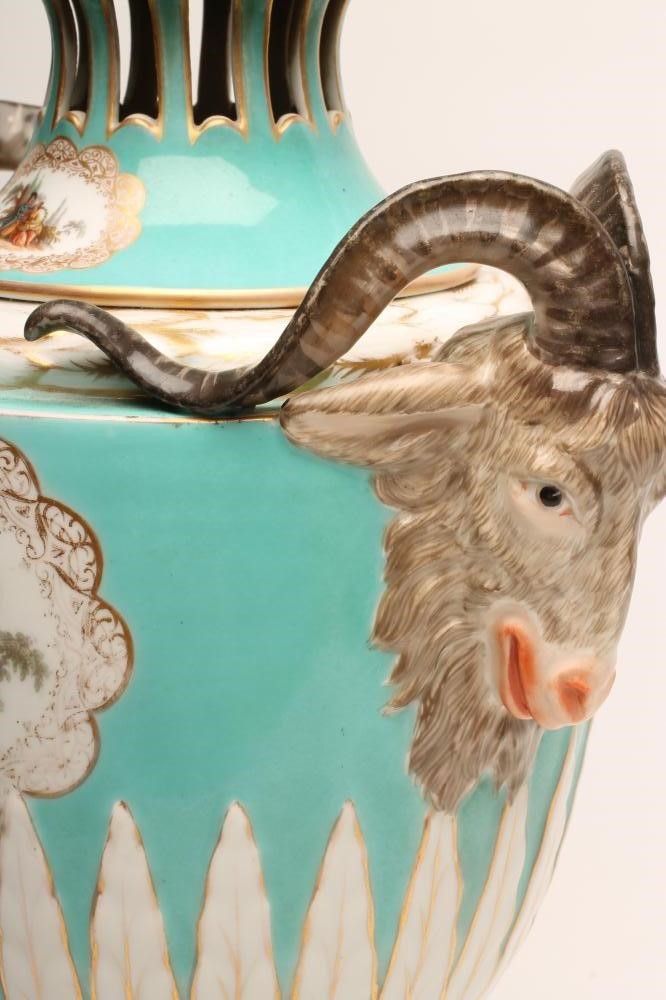 A DRESDEN PORCELAIN POT POURRI URN AND FIXED COVER Image