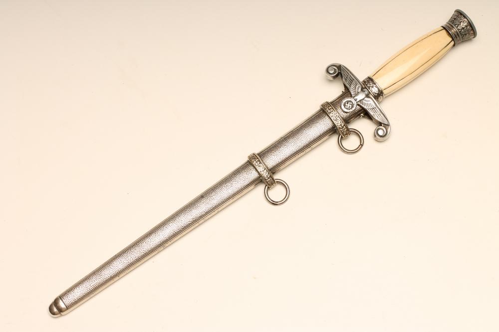 A THIRD REICH ARMY OFFICER'S DAGGER Image