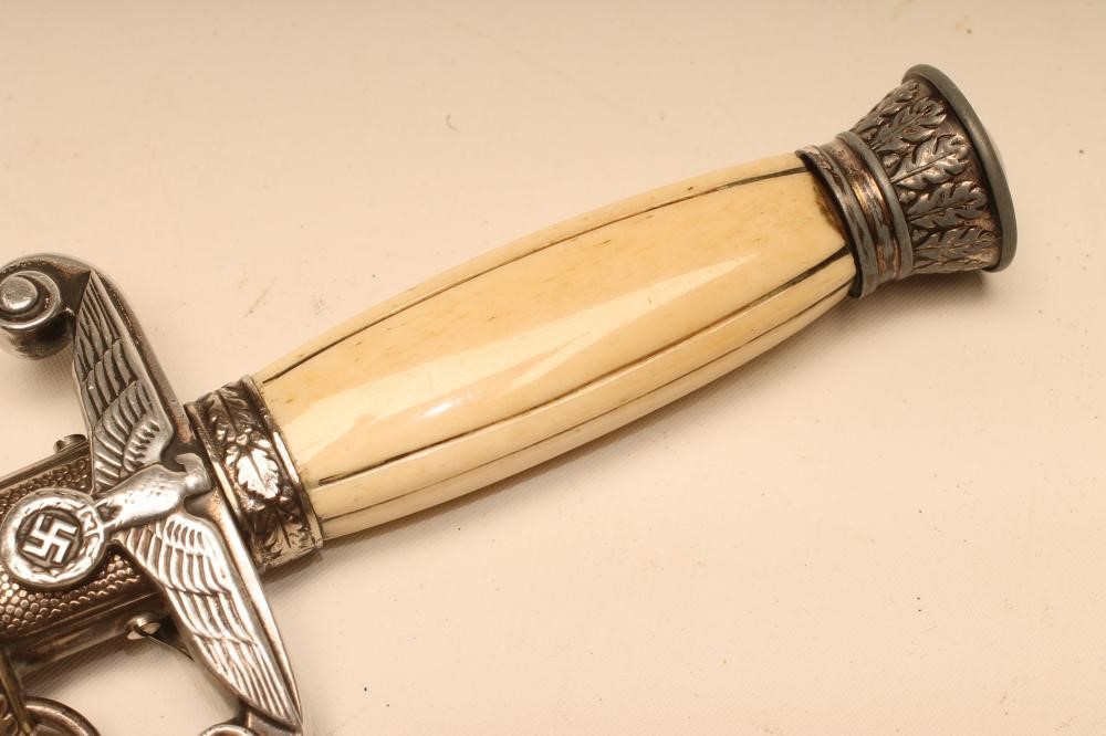 A THIRD REICH ARMY OFFICER'S DAGGER Image