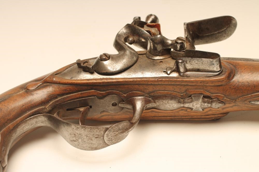 A FLINTLOCK TRAVELLING PISTOL Image