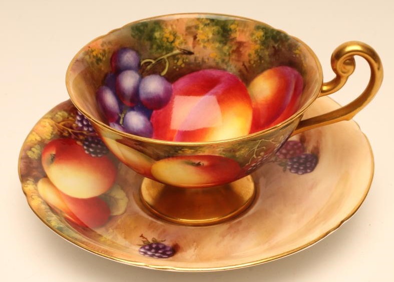 A ROYAL WORCESTER CHINA TEA CUP AND SAUCER Image