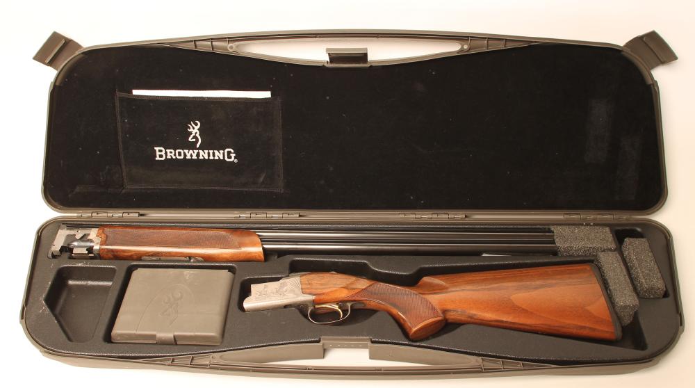 A BROWNING B725 HUNTER OVER AND UNDER 12 BORE SHOTGUN Image