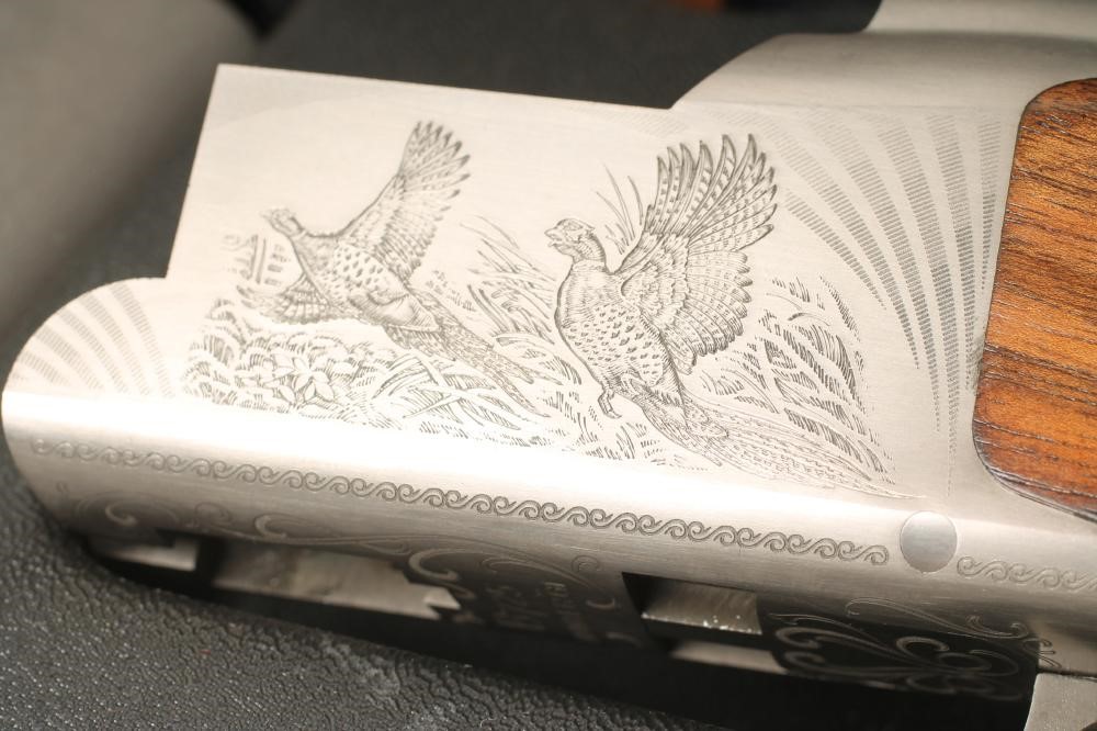 A BROWNING B725 HUNTER OVER AND UNDER 12 BORE SHOTGUN Image