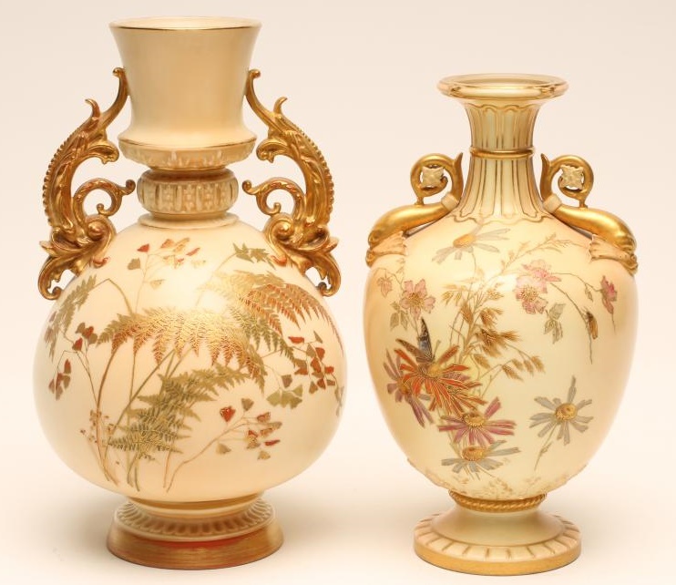 A LATE VICTORIAN ROYAL WORCESTER BLUSH IVORY CHINA VASE Image