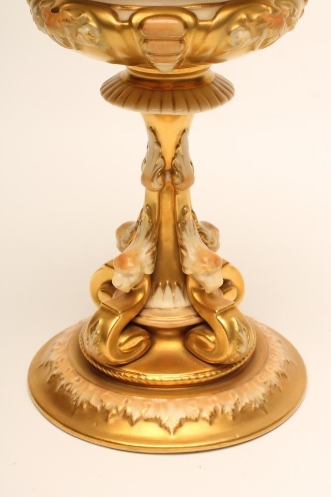 A ROYAL WORCESTER CHINA HIGH PEDESTAL POT POURRI AND COVER Image