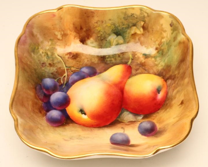 A ROYAL WORCESTER CHINA PRESERVE DISH Image