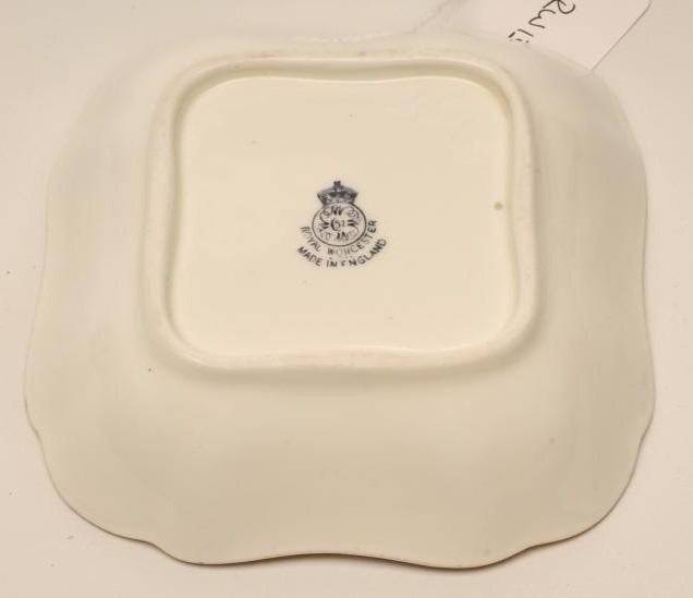 A ROYAL WORCESTER CHINA PRESERVE DISH Image