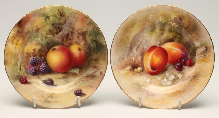 A ROYAL WORCESTER CHINA CABINET TEA PLATE Image