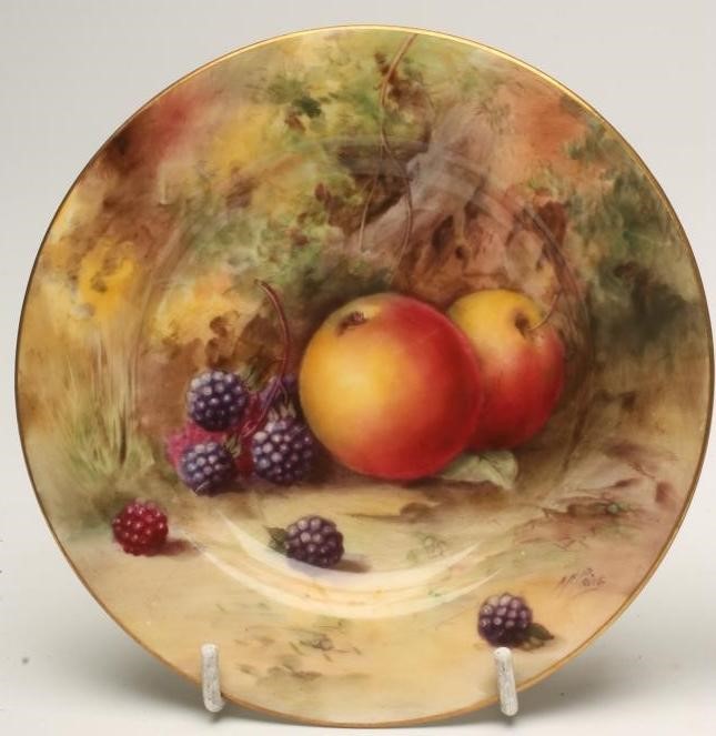 A ROYAL WORCESTER CHINA CABINET TEA PLATE Image