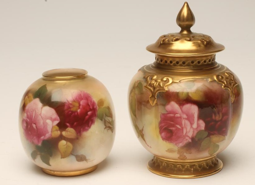 A ROYAL WORCESTER CHINA POT POURRI AND COVER Image