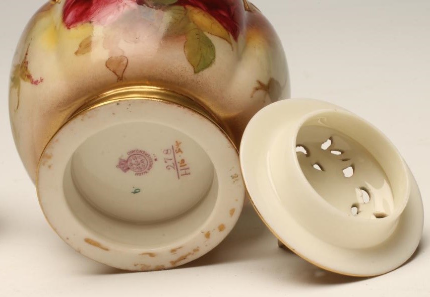 A ROYAL WORCESTER CHINA POT POURRI AND COVER Image