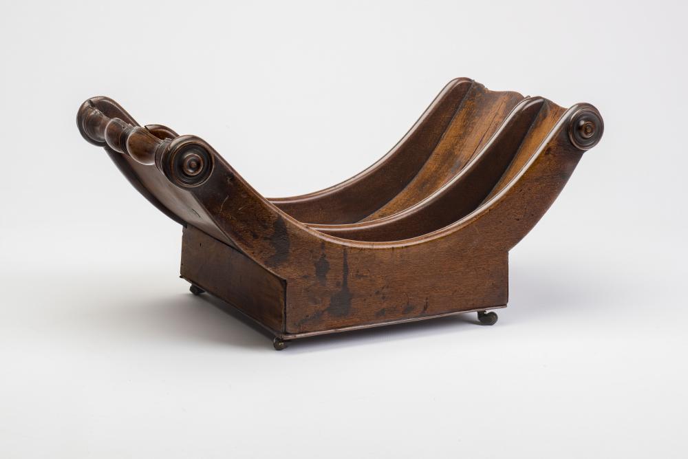 A GEORGIAN MAHOGANY CHEESE COASTER Image