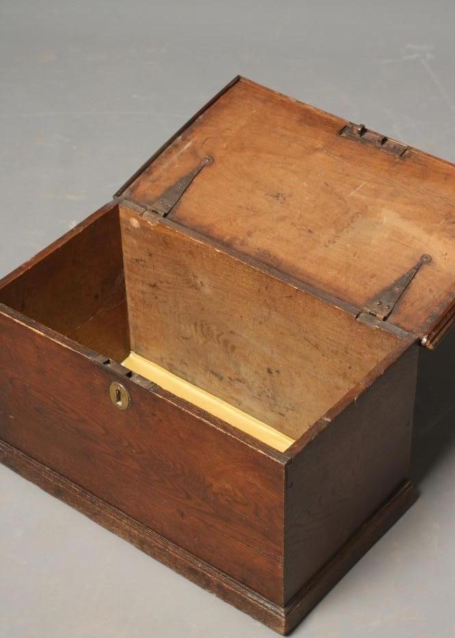 A GEORGIAN OAK BOX Image
