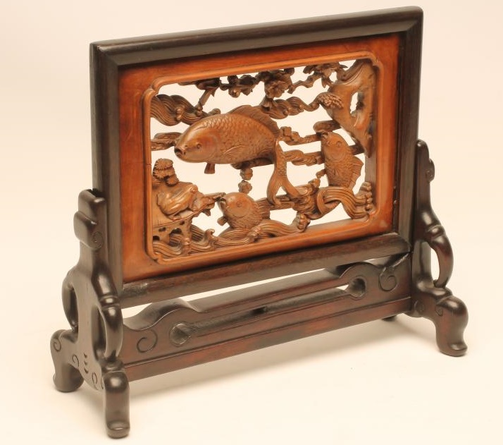 A CHINESE HARDWOOD TABLE SCREEN Image