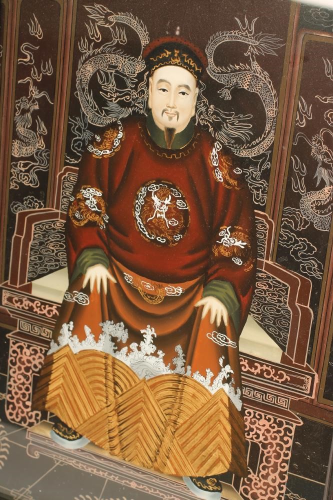 A PAIR OF CHINESE REVERSE PAINTINGS ON GLASS Image