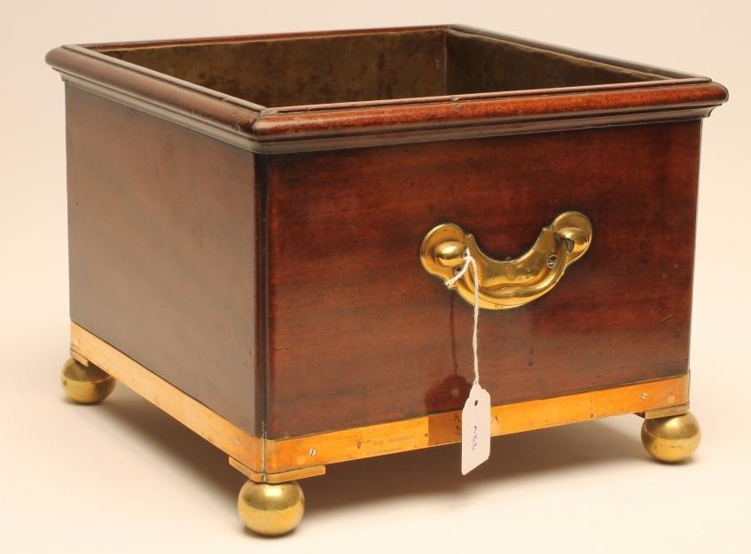 A GEORGIAN MAHOGANY JARDINIERE Image