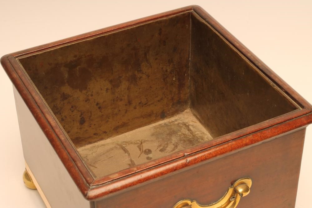 A GEORGIAN MAHOGANY JARDINIERE Image