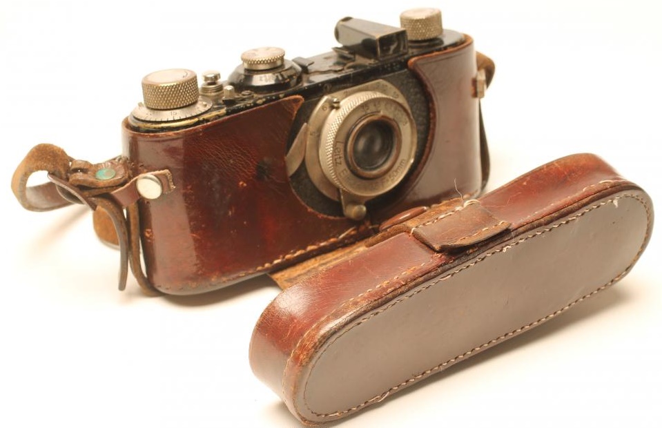A LEICA CAMERA with Leitz Elmar 1:3 Image