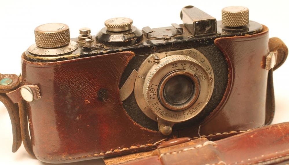 A LEICA CAMERA with Leitz Elmar 1:3 Image