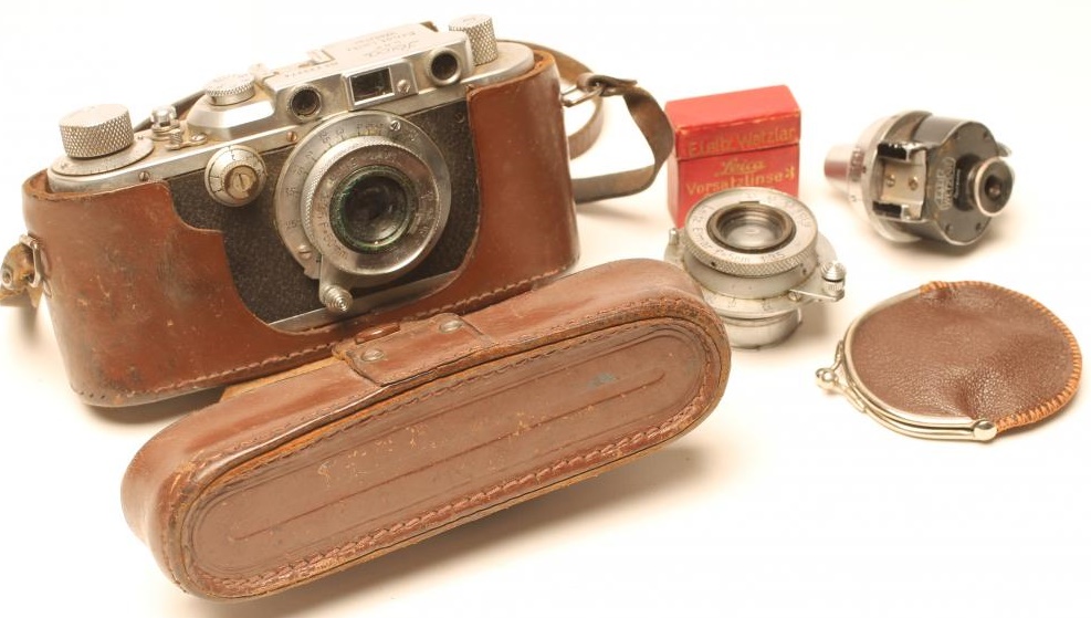 A LEICA ERNST LEITZ WETZLAR CAMERA with Leitz Elmar 1:3 Image
