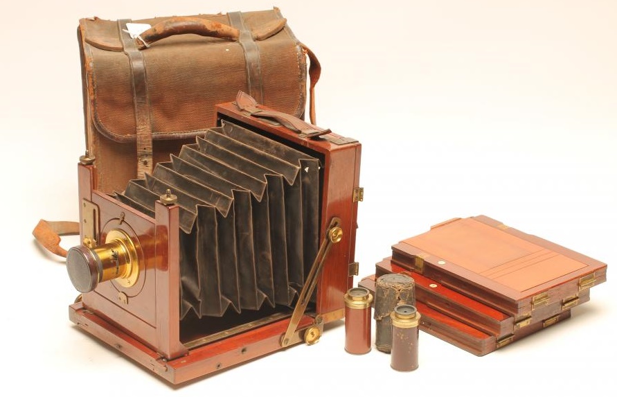 AN ANTIQUE PLATE CAMERA Image