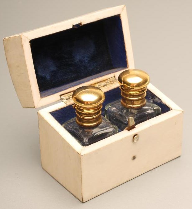AN IVORY VENEERED SCENT BOTTLE CASKET Image