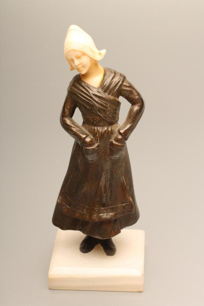 AN ART DECO BRONZE FIGURE Image