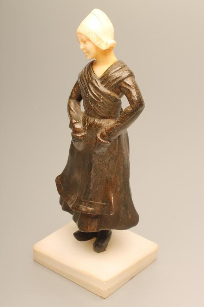 AN ART DECO BRONZE FIGURE Image