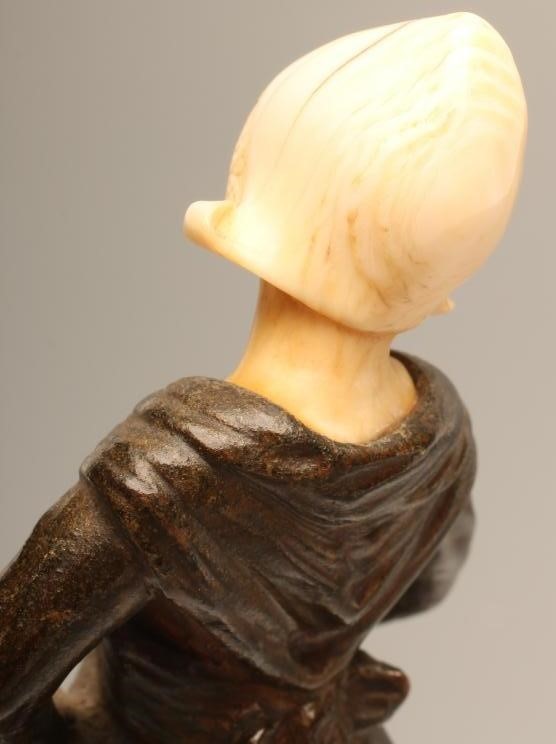 AN ART DECO BRONZE FIGURE Image