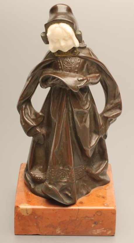 AN ART DECO BRONZE FIGURE Image