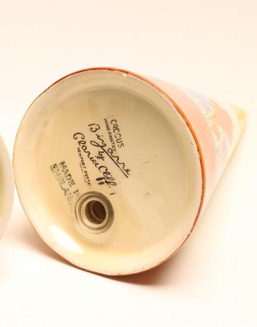 A CLARICE CLIFF NEWPORT POTTERY CONICAL SUGAR SIFTER Image